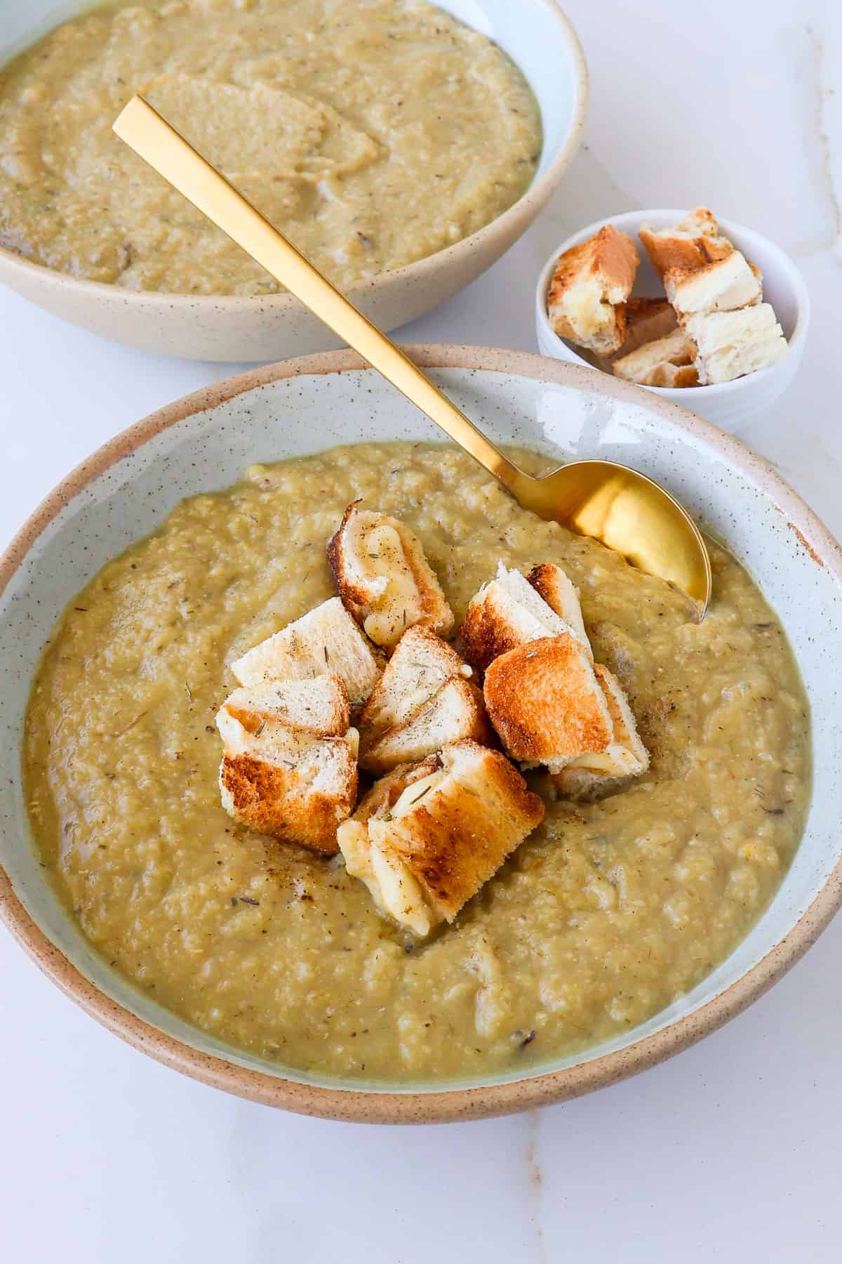 Side shot of cauliflower leek soup in bowls.