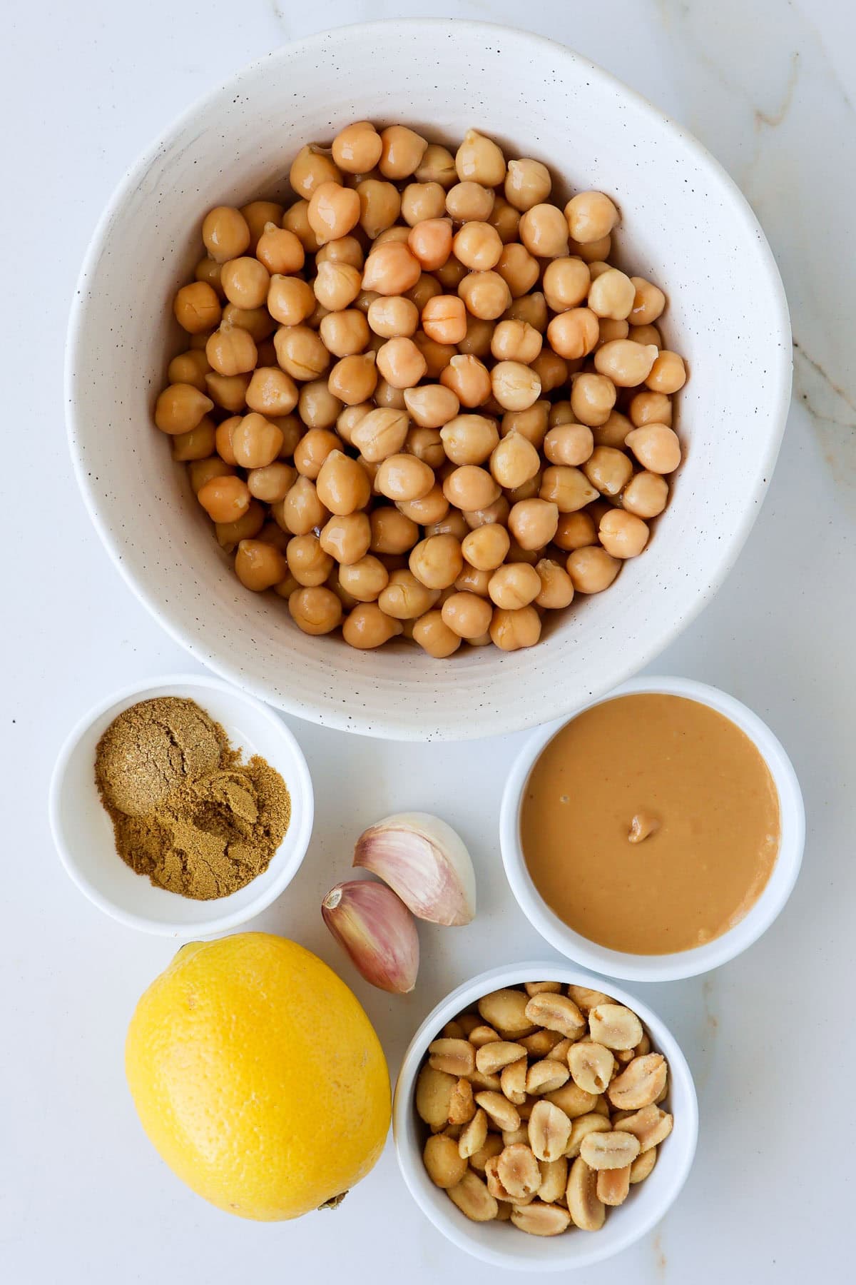 Ingredients known to make the hummus.